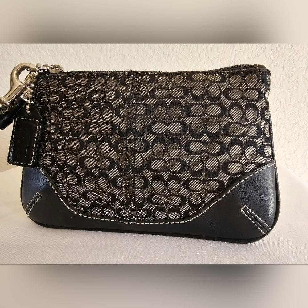 Coach | Vintage | Canvas & Leather Wristlet Purse | Signature Monogram Pattern - Picture 4 of 16